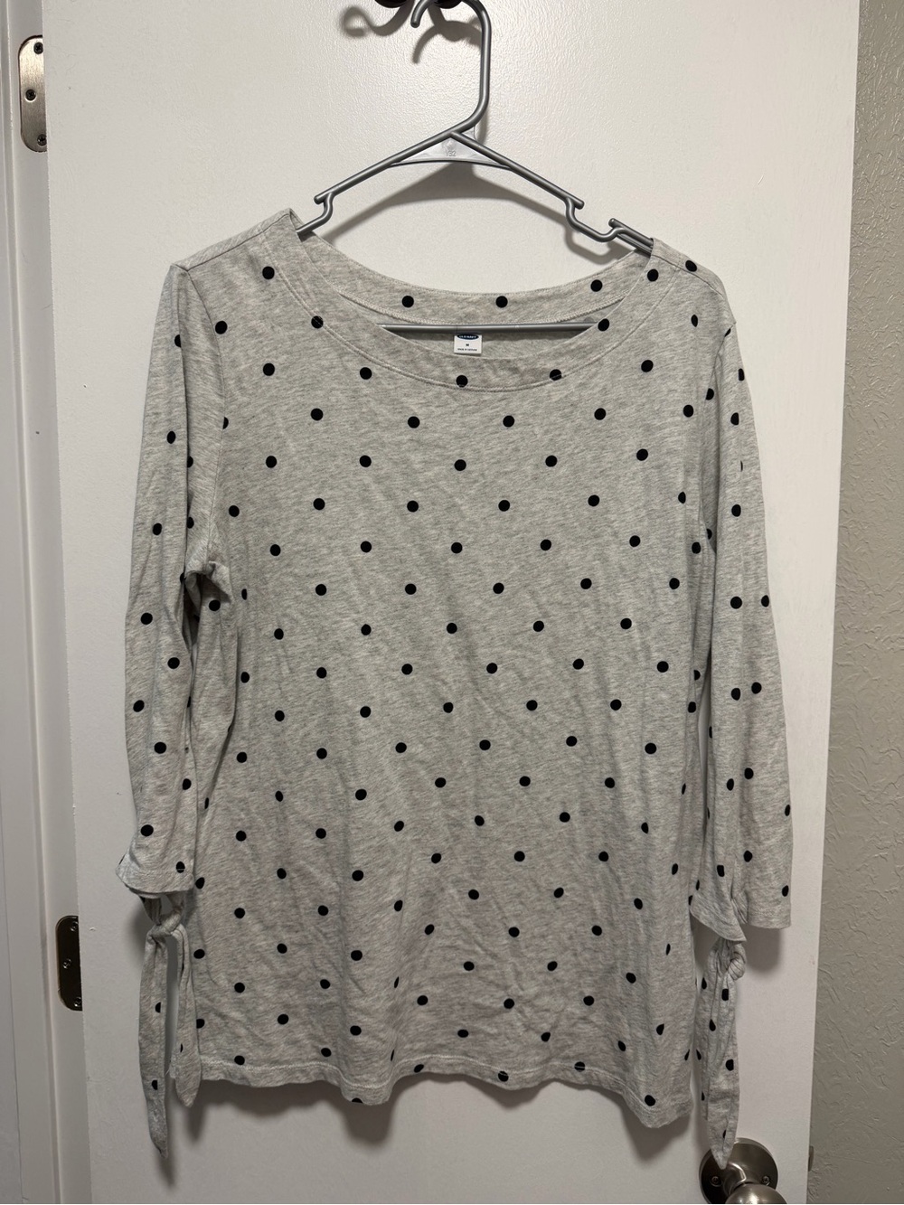 Old Navy Light Gray Long-Sleeve Polka Dot Tie-Hem Top